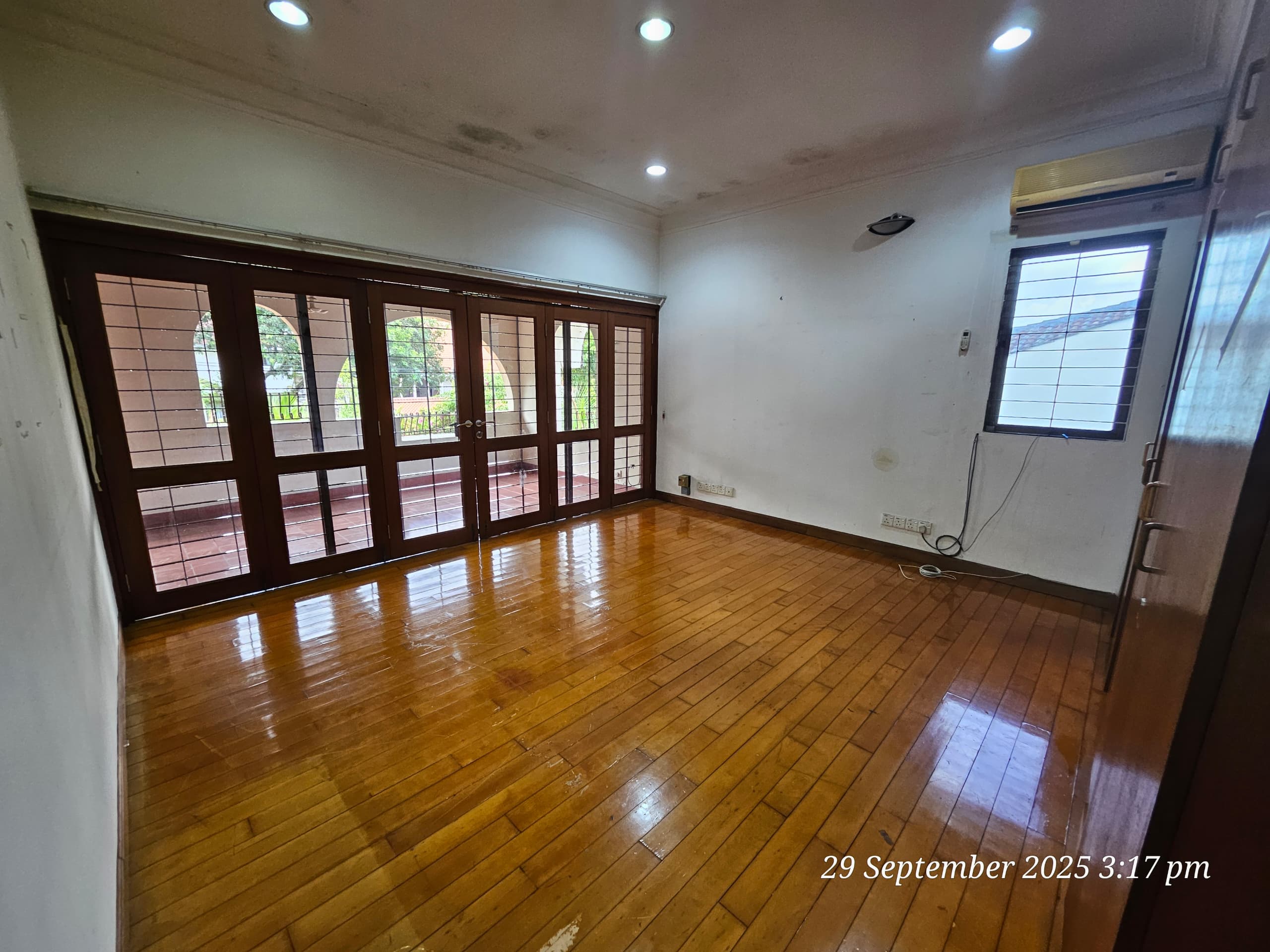 WhatsApp Image 2025-10-03 at 16.35.49 (1)